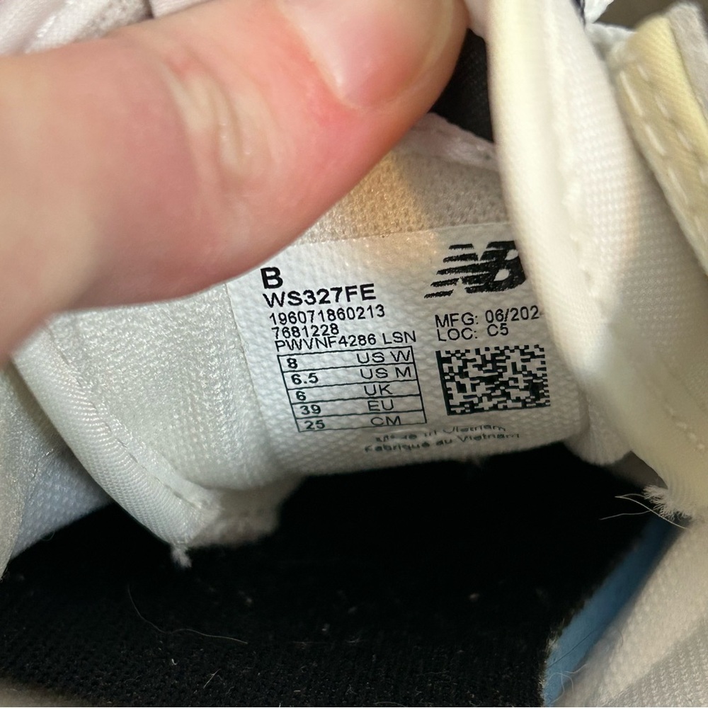New Balance 327 women’s size 8 - Picture 11 of 13